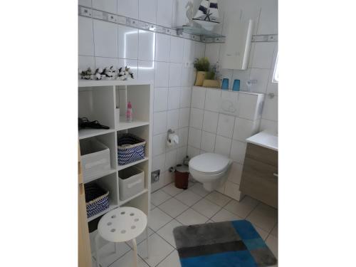 a bathroom with a toilet and a sink at Ferienwohnung Seepferdchen in Heiligenhafen