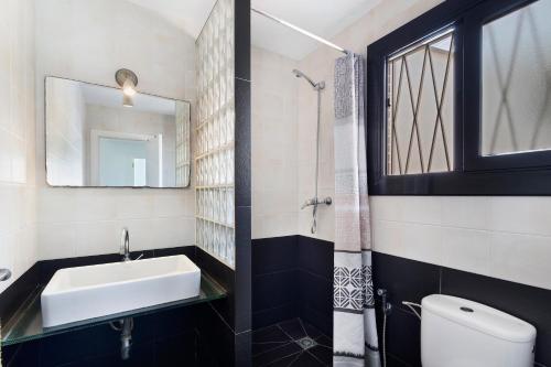 a bathroom with a sink and a mirror at Casa-piscina privada en Vallpineda in Sant Pere de Ribes