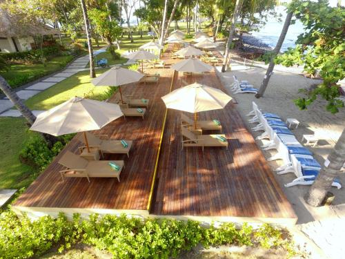 an overhead view of a group of tables with umbrellas at Merumatta Senggigi Lombok in Senggigi 