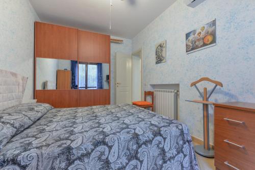 a bedroom with a bed and a dresser in it at Appartamento Orchidea in Capoliveri