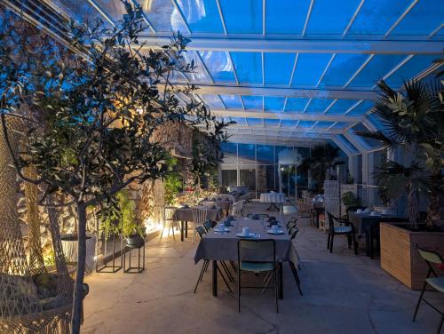 Restoran ili drugo mesto za obedovanje u objektu PHOENIX maison d'hôtes & SPA