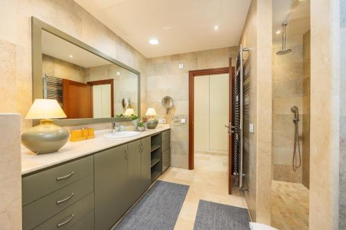 a bathroom with a sink and a large mirror at Villa Bellviure Luxury in Palma in Marratxí 