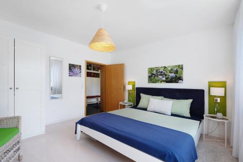 a bedroom with a blue and white bed in a room at Ferienwohnung Bachem mit Balkon in Bad Neuenahr-Ahrweiler
