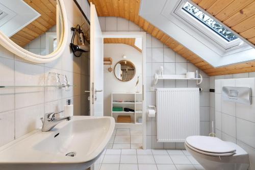 a bathroom with a sink and a toilet at Casa Limone in Ammerbuch