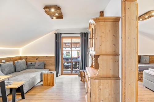 a living room with a couch and a table at Haus Alpenquelle Seeblick in Bad Kohlgrub