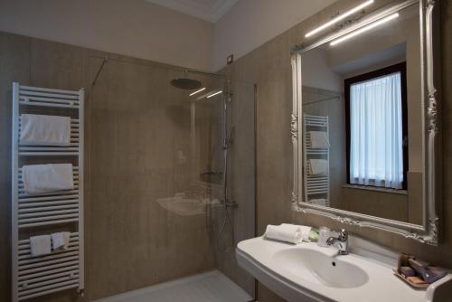 Ένα μπάνιο στο Palazzo Dei Mercanti - Dimora & Spa