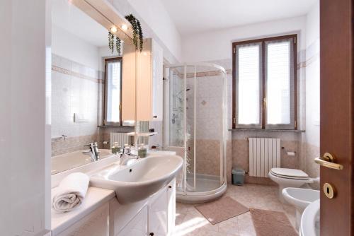 a bathroom with a sink and a shower and a toilet at Casa Elli in Osio Sotto