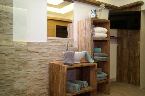 a bathroom with a sink and some towels at Widum Obernberg Nikolaus Bergsuite in Obernberg am Brenner