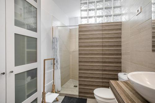 a bathroom with a toilet and a sink at Oramas Secret Cellar – Casa Rural in Arico