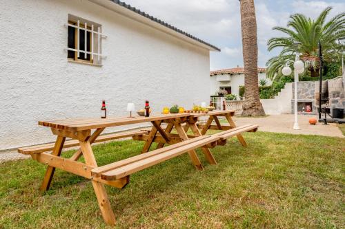 Oasis Salou Pool Beach and Bbq