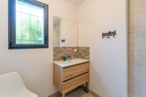 a bathroom with a sink and a mirror at Bergeries Saumane, Les Lavandes in Saumane-de-Vaucluse