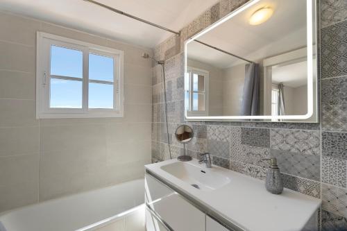 a bathroom with a sink and a mirror at Casa el Jable in Guía de Isora