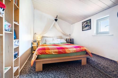 a bedroom with a bed in a small room at Ostseeblick in Kröslin