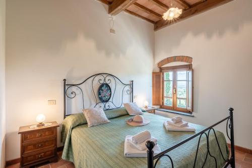 a bedroom with a bed with two hats on it at Agriturismo Fadanelli - Le Rondini in Lamporecchio