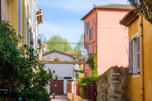 Le Villeneuve Village