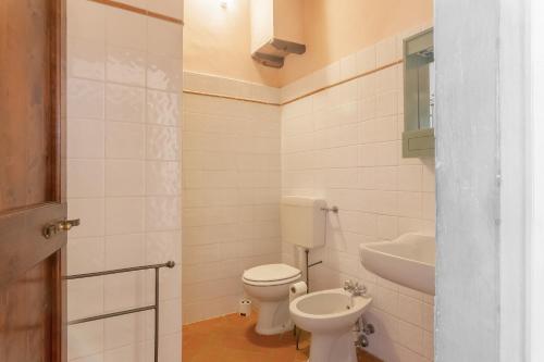 a bathroom with a toilet and a sink at Universal Harmony - Capinera in Dicomano