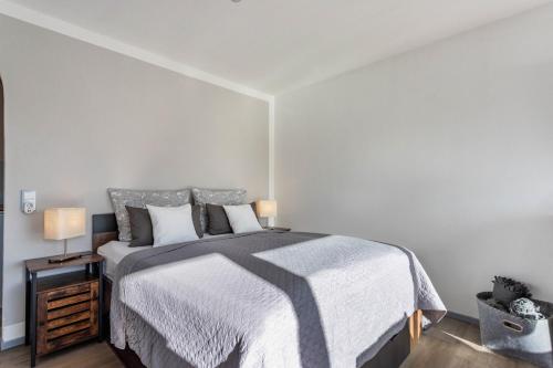 a bedroom with a large bed and a white wall at Ferienwohnung Seebruck in Seebruck