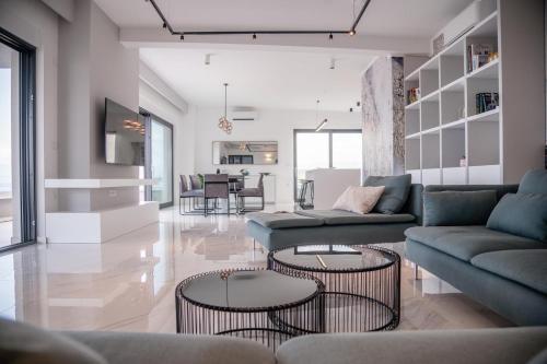 Luxury Penthouse Mia with panoramic sea view by Irundo