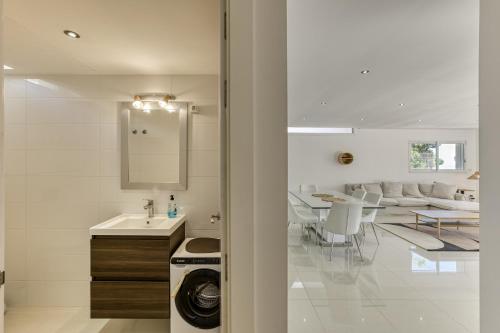 a bathroom with a sink and a washing machine in a room at Villa de Luxe à Begur Vue Mer in Begur