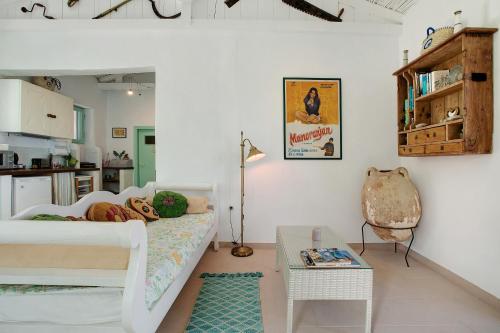 a living room with a couch and a table at Sira Stonehouse l in Volímai