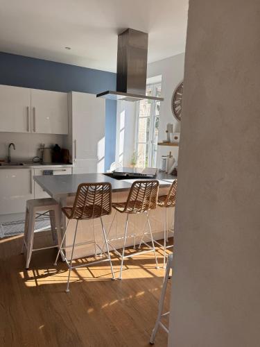 a kitchen with a table and chairs in a room at Détente et vue exceptionnelle à L'appart' de Charles in Dole