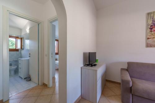 a living room with a couch and a television at Casa Vacanze Susino in Olbia
