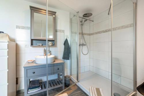 a bathroom with a sink and a shower at Fehrsland 2 in Dollerup