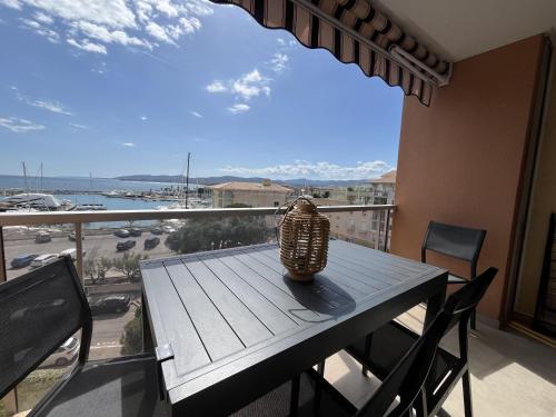 Incroyable vue sur mer pour ce T2 avec cabine, Le Capitole