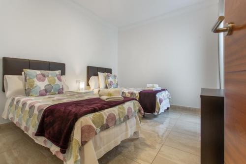 two beds sitting next to each other in a room at Apartamento Rolycar 204 in Icod de los Vinos