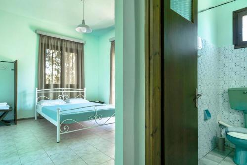 a bedroom with a bed and a bathroom at Old Boat double studio 4 in Nikiana