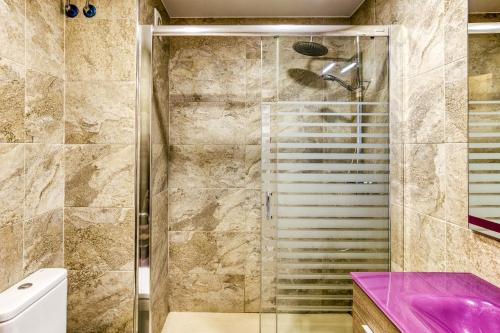 a bathroom with a shower and a pink sink at Riells Platja in L'Escala