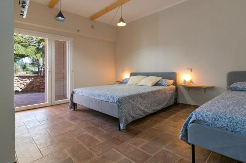 a bedroom with a bed with two lamps on it at Al posto giusto -appartamento Gioia in Riotorto