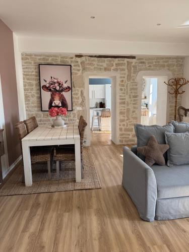 a living room with a couch and a table at Détente et vue exceptionnelle à L'appart' de Charles in Dole
