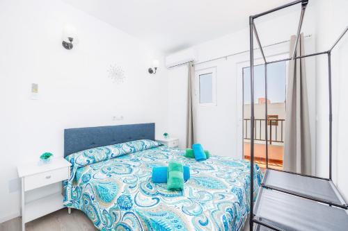a bedroom with a bed and a balcony at Gran Sol Family 8 in Felanitx