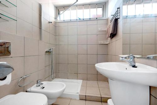 a white bathroom with a sink and a toilet at Casa Médano 17 in Granadilla de Abona