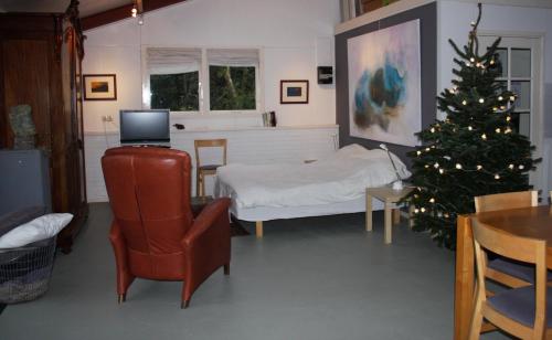 a living room with a christmas tree and a bed at Atelier La Luna in Berkenwoude