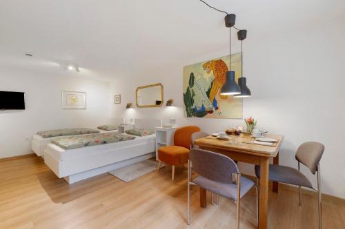 a bedroom with a bed and a table and chairs at Casa Limone in Ammerbuch