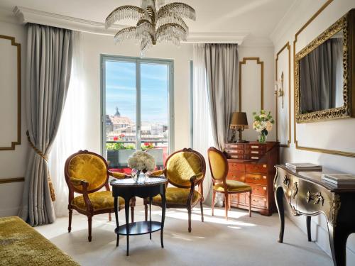Hotel El Palace Barcelona — Street view
