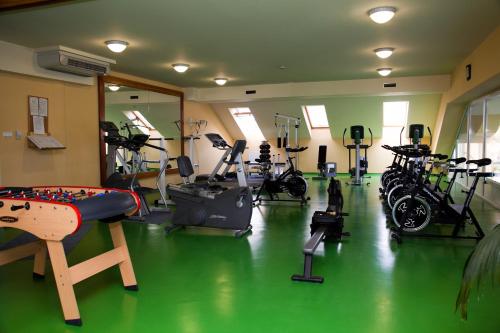 a gym with treadmills and exercise bikes in a room at Kehida Termál Resort & Spa in Kehidakustány