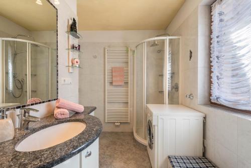 a bathroom with a sink and a shower at Apartment Schlernblick in Umes