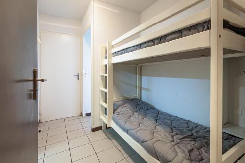 a bedroom with two bunk beds and a hallway at Appartement - Terrasses De L'Océan in Moliets-et-Maa