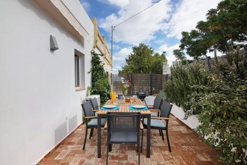 a patio with a wooden table and chairs at Casa Do Limoeiro in Nora