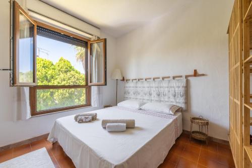 a bedroom with a bed with two towels on it at Nuràya in Sarroch