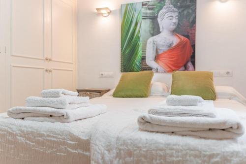a bed with towels sitting on top of it at Villa Ses Basses in Mancor del Valle