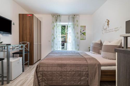 a small bedroom with a bed and a window at Apartment mit Kaffeeküche für Zwei in Meersburg