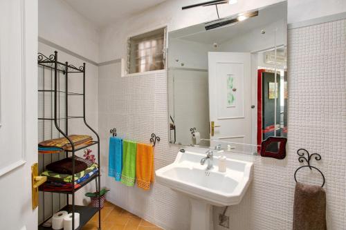 a bathroom with a sink and a mirror at Finca Fani 4 in Agüimes