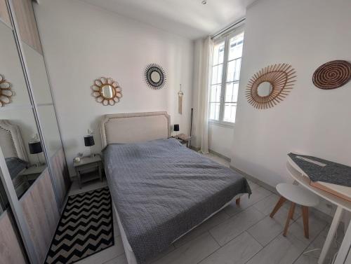 Rue Antibes- Modern - Central