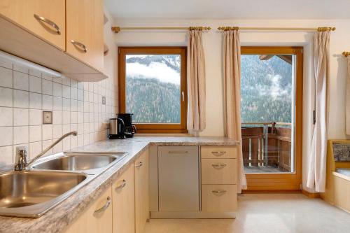 a kitchen with a sink and a window at Mair am Tinkhof in Selva dei Molini