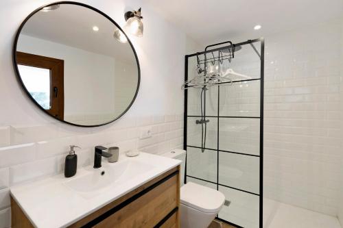 a bathroom with a sink and a mirror at Praga 2 in Pals