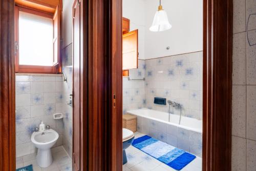 a bathroom with a tub and a toilet and a sink at Salento Home in Cursi